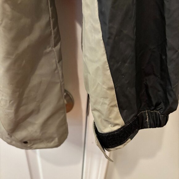 Eddie Bauer Large (L) Green and Black Heavy Duty Rain Jacket (NO ZIPPER) - Picture 8 of 8